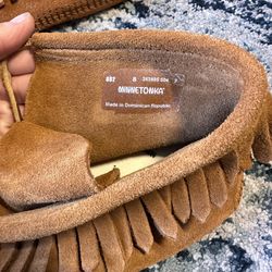 Minnetonka Fringe Moccasin Slipper Size 8 