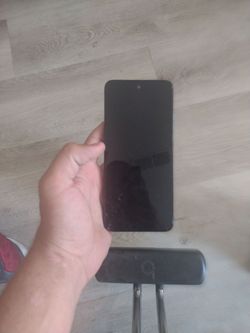 2026 moto g condition mess up but still works and unlock to not sim lock or carry lock at all
