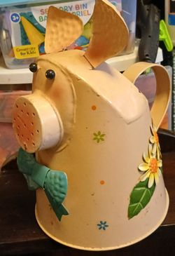 Metal Indoor/outdoor Pig Watering Can