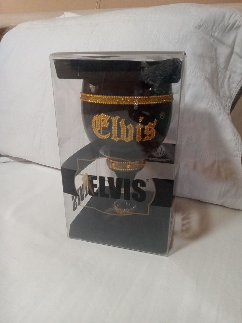 COLLECTOR'S ELVIS , SIGNATURE PRODUCT  Black Glass  Oversized  GOBLET. RARE, RARE  $25.00. FIRM