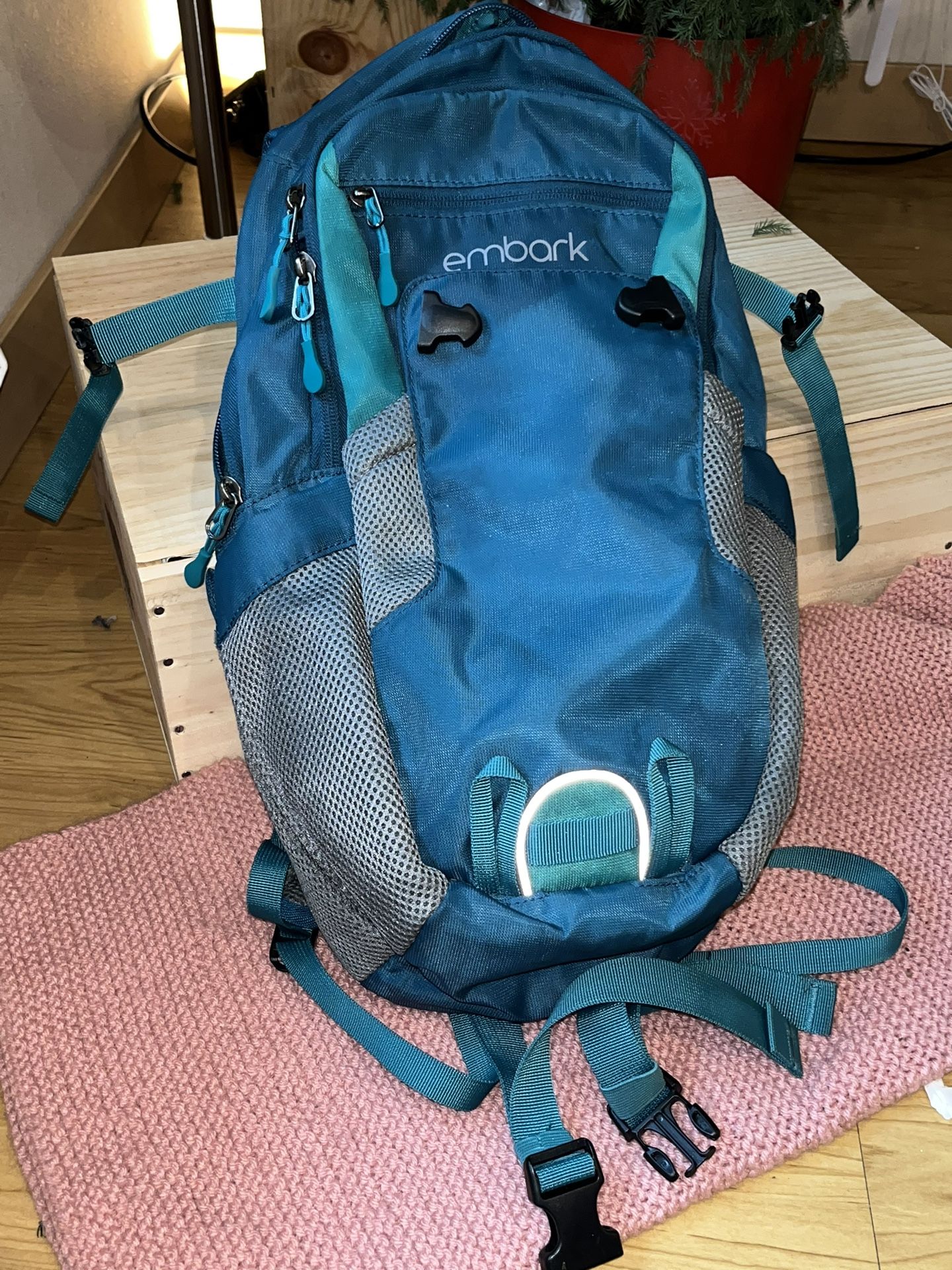 Blue Embark Hydration Pack Backpack - 1.5L