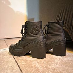 Converse shoes/boots size 7