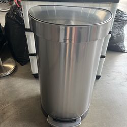 Garbage can