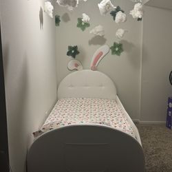 Cama  Montessori ,Double, Color: white with synthetic leather