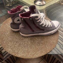 Women Shoes 👟 Converse Size 7