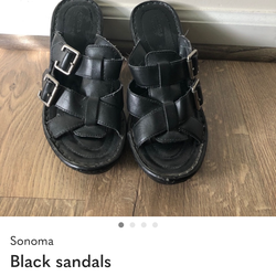 Sonoma black sandals in great condition.