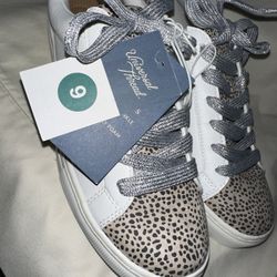 New Woman’s Shoes Size 9