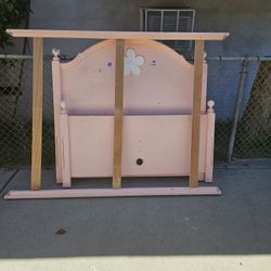 Full Size Girls Bed W/2 Side Dressers