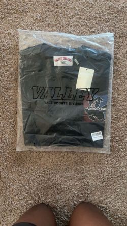 Valley graphic tee size L brand new