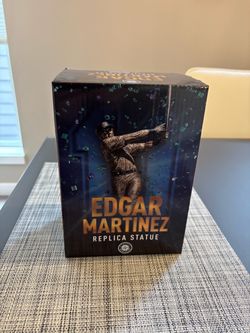 Edgar Martinez Replica Statue
