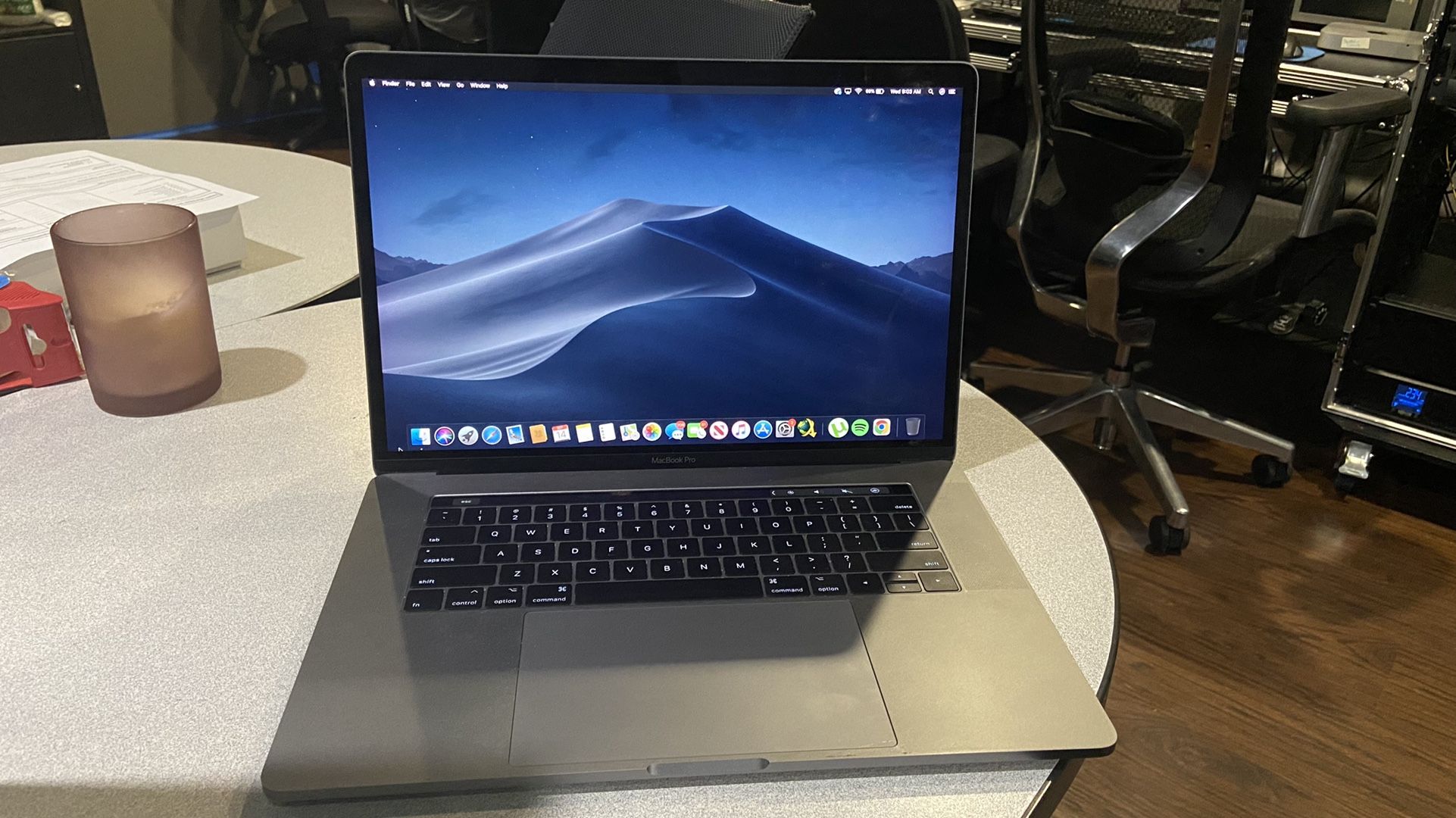 Apple MacBook Pro 2017, Moon Sand Color 15”
