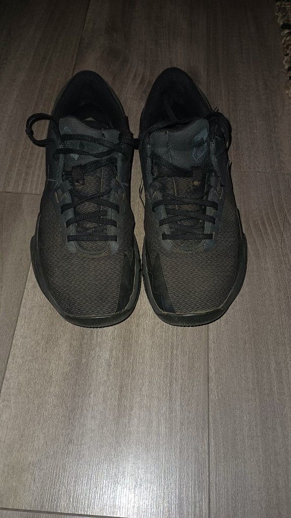 NIKE Basketball Sneakers