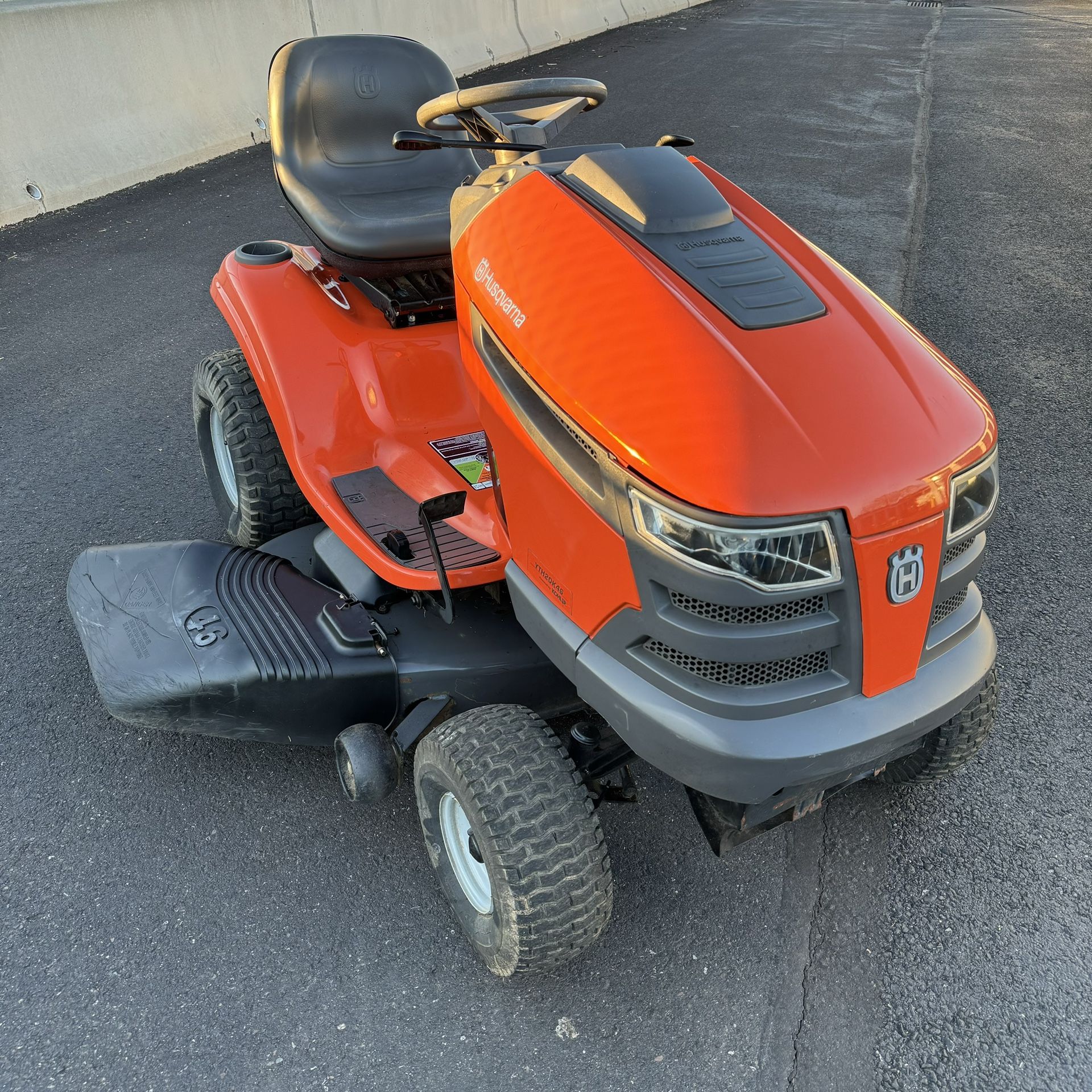 46” husqvarna 20hp tractor