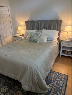 UNIQUE  COASTAL  QUEEN   BEDROOM   SET