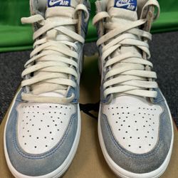 Air Jordan 1 Hyper Royal Size 10.5