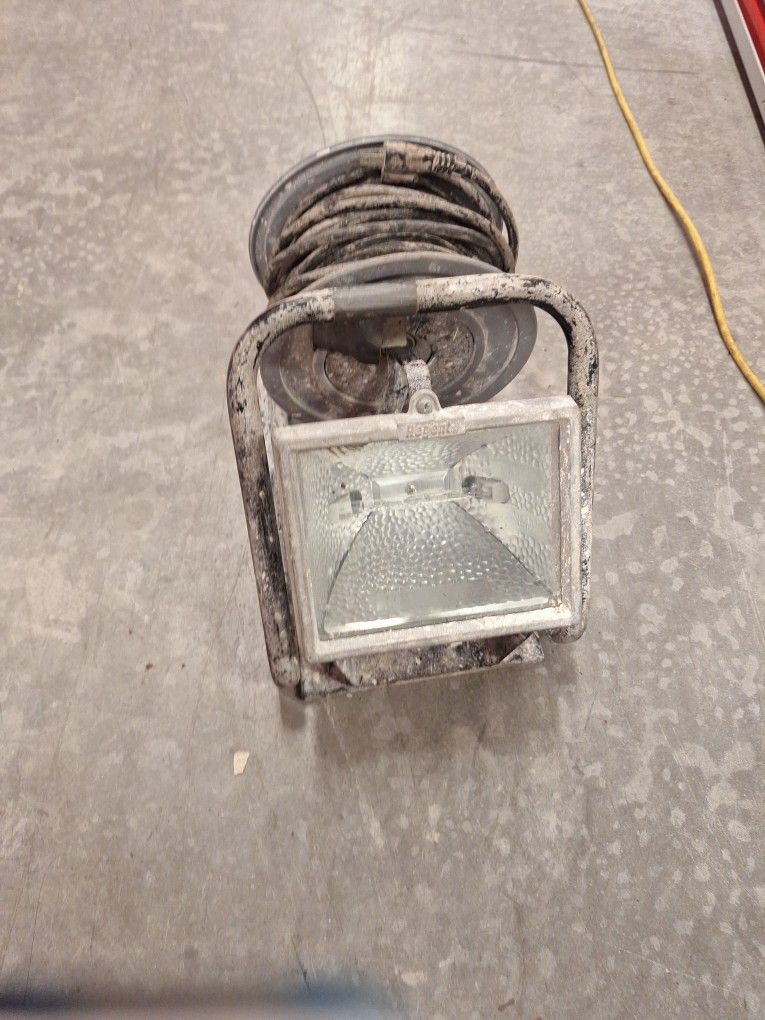 Working Light With Extension Cord