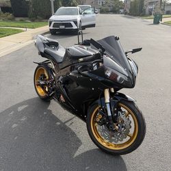 2004 Yamaha R1 clean title in hand lots of extras runs strong