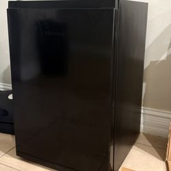 Mini fridge 