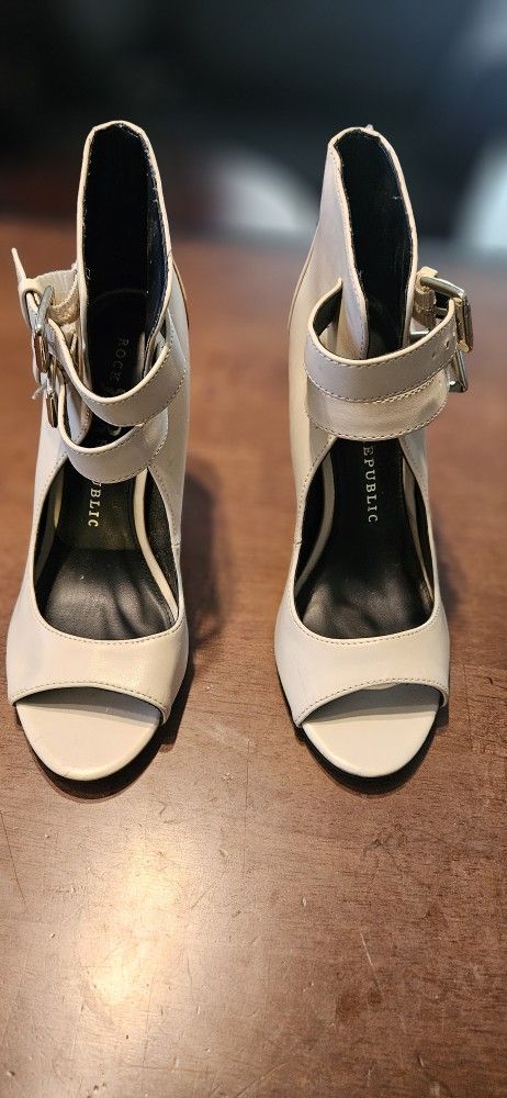 Rock & Republic Beige Heels (Size 6.5)