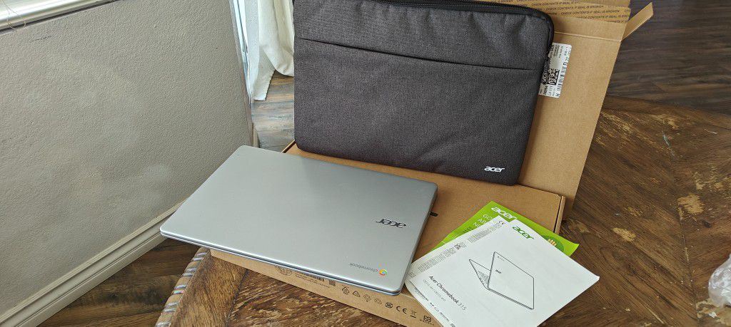 Acer 15 in Laptop with Charger plus Zip Cover Sleeve