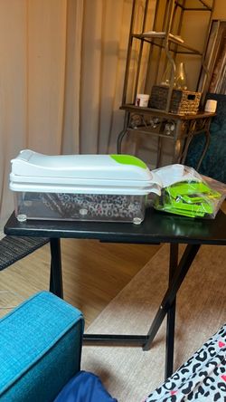 Clear plastic vegetable chopper
