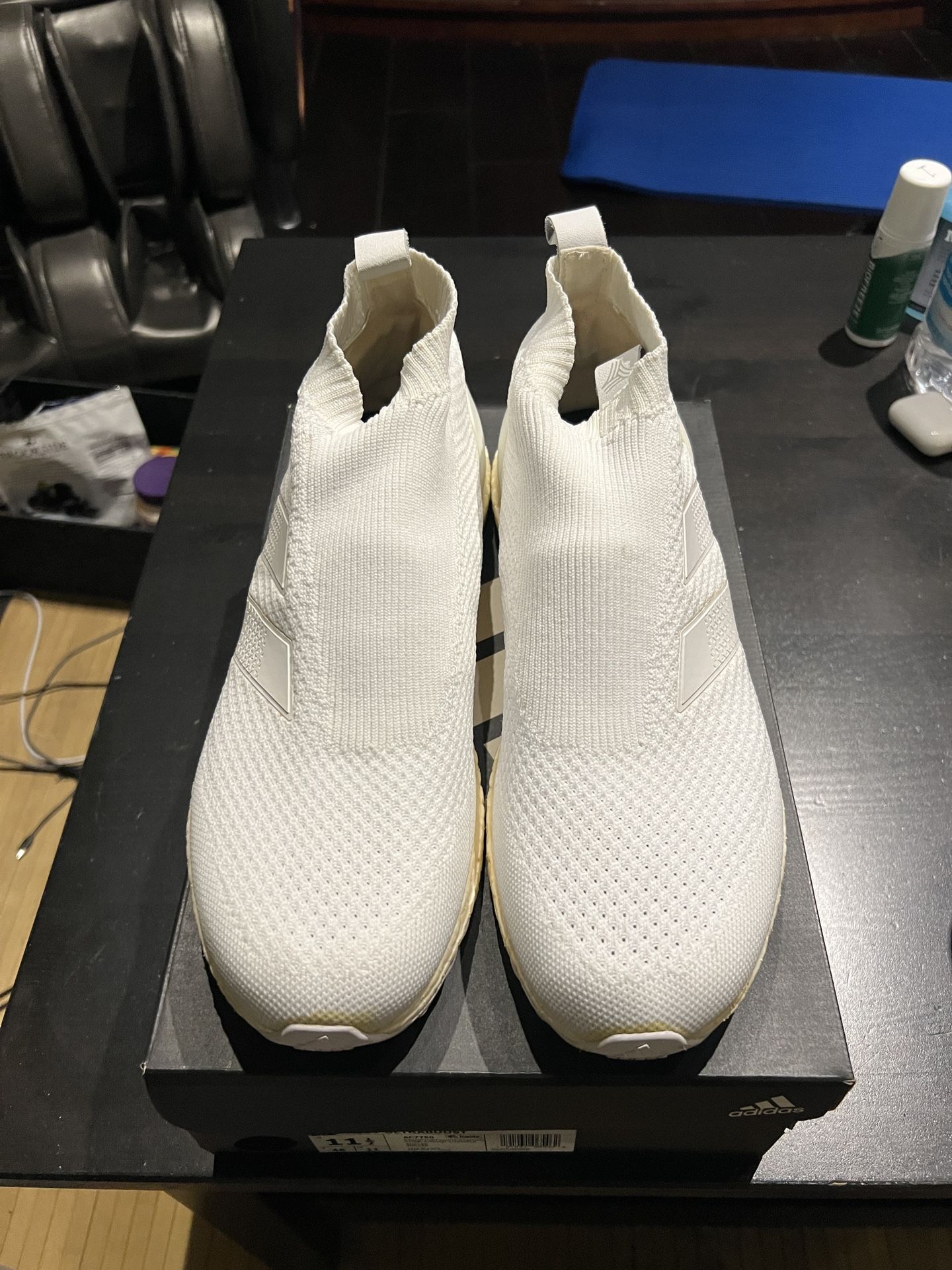 Adidas Ultra Boost Laceless Mid (triple white)