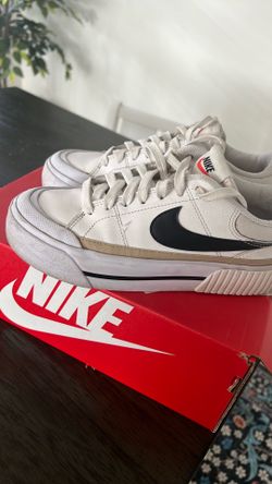 Nike  Court  (slightly used)