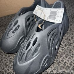 Adidas Yeezy Foam RNR Onyx Size 13k