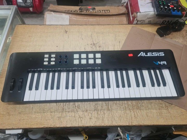 Alesis V61 MKII USB MIDI Keyboard Controller, 61-keys