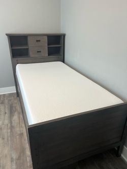 Twin bed with 4 drawers and 5 drawer dresser