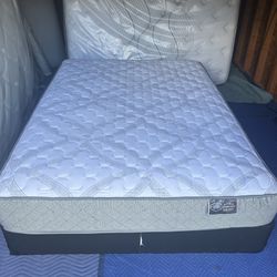Queen Mattress & Boxspring (Delivery Available!)