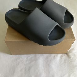Yeezy Slides Size 14