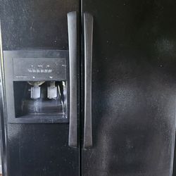 Refrigerator 