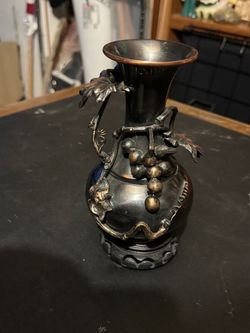 BEAUTIFUL VINTAGE BRASS VASE