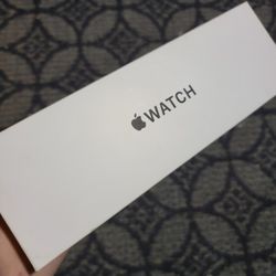 Apple Watch SE (2nd Gen) [GPS 44mm] Smartwatch with Midnight Aluminum Case with Midnight Sport Band - M/L