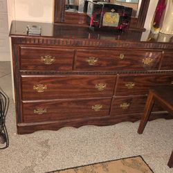Dresser With Mirror