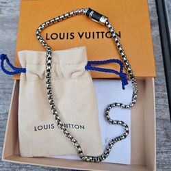Lv Necklace  100% Authentic With Receipt 