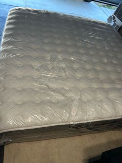 King pillow top bed