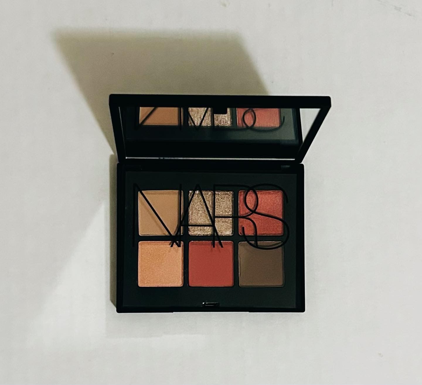 NARS Voyageur Eyeshadow Palette Hibiscus