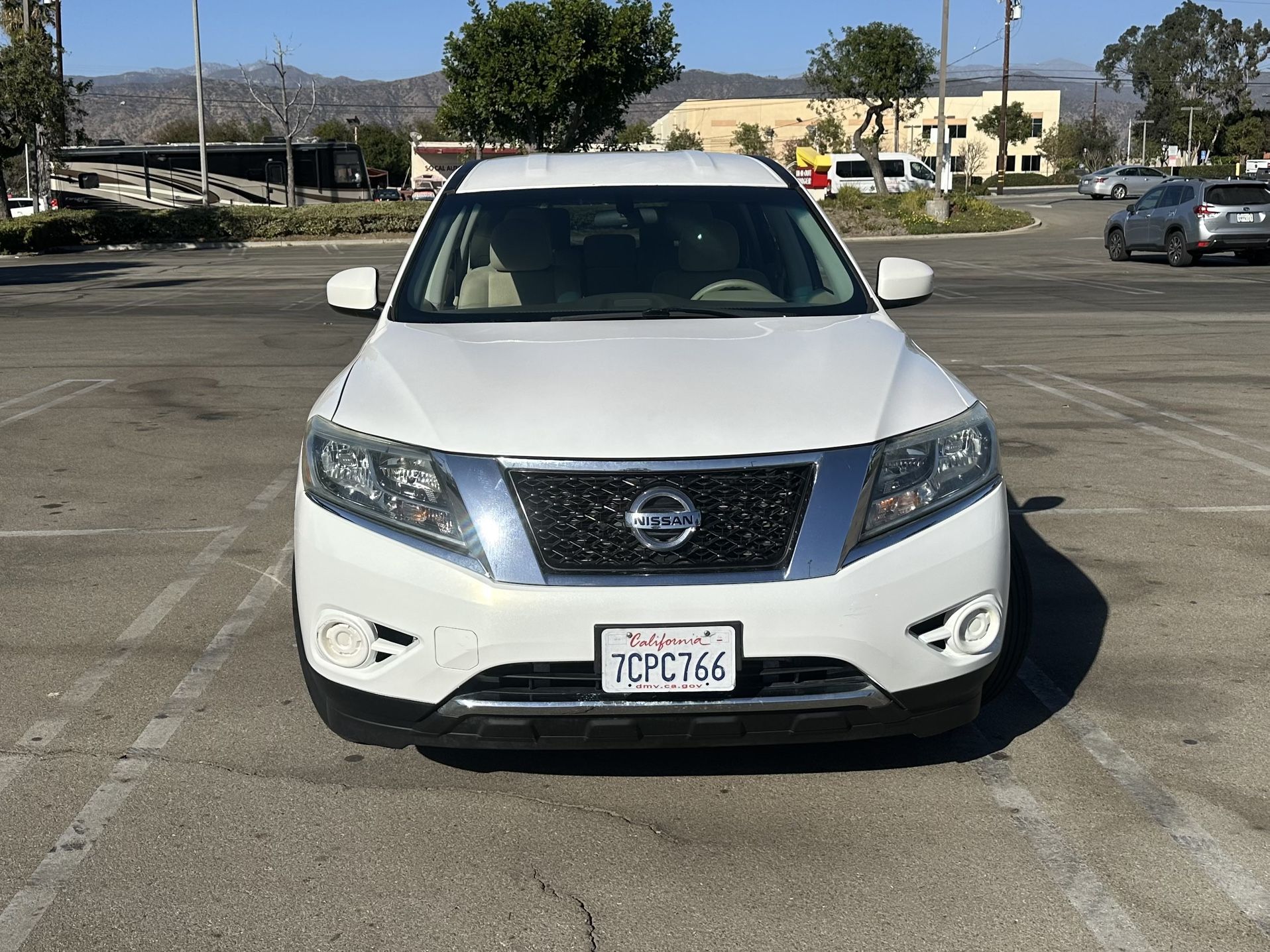 2.0.1.4 Nissan Pathfinder S 4WD One owner no accident clean title excellent condition no issues at all Third row seating 7 seats 63,000 original lo
