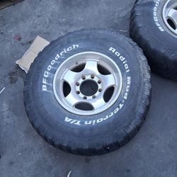 Two Rims As Is 35x12.50 R16 5LT 8 Lug
