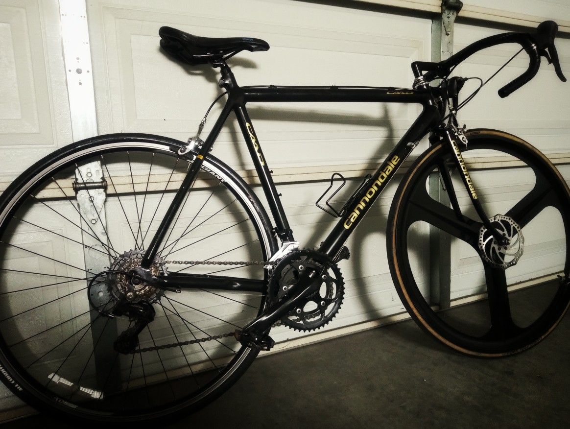 BLACK CANNONDALE R400 ROADBIKE 56cm