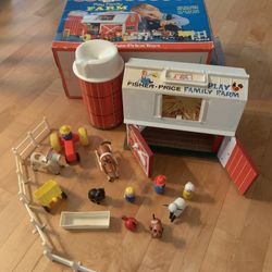 FISHER PRICE PLAY FAMILY FARM from 1968 with BOX and ACCESSORIES 