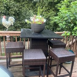 OUTDOOR FURNITURE, GRILL TABLES, HIGH TABLE CHAIRS