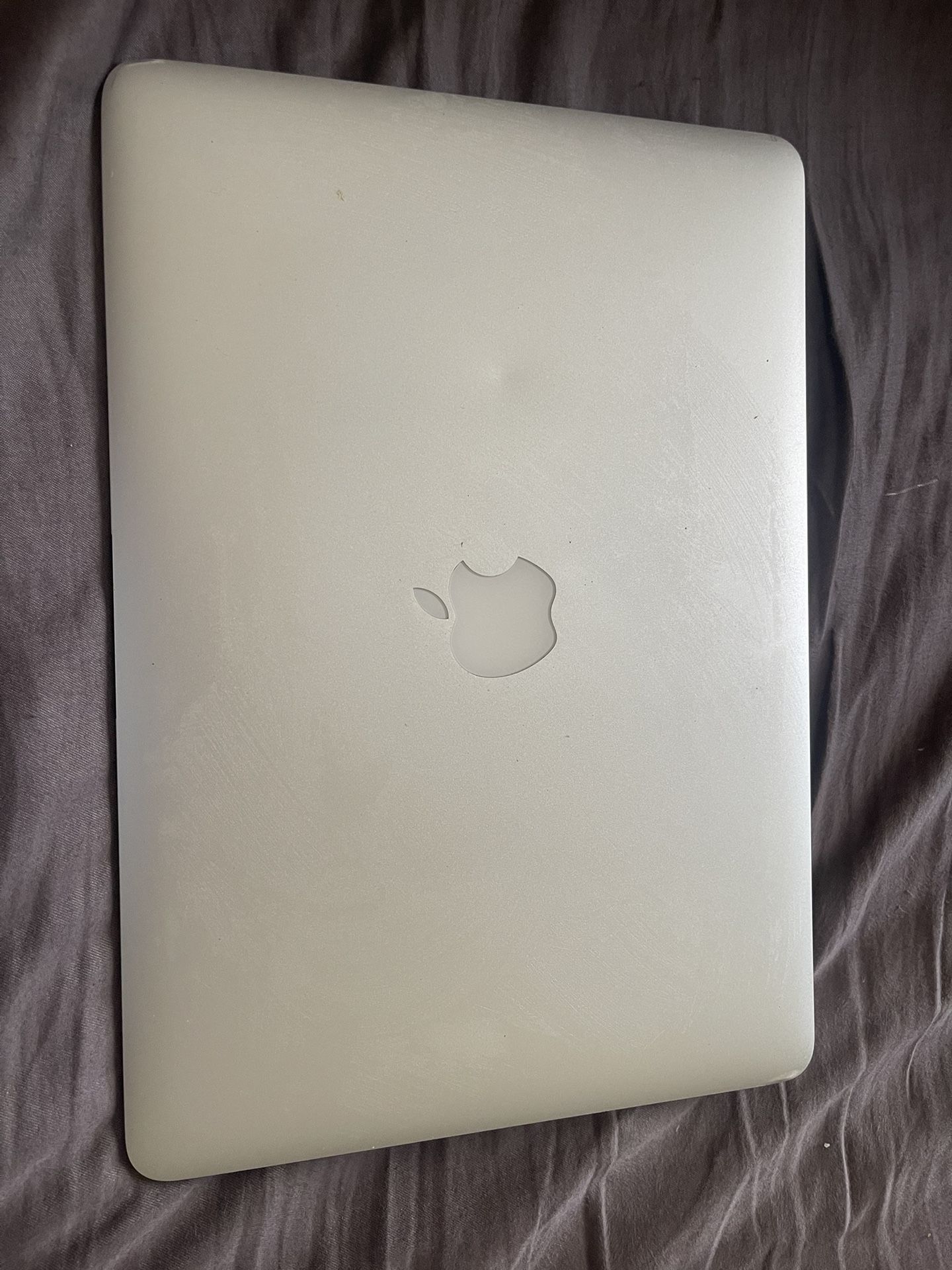 MacBook Air (32-inch 2017) With Charger 