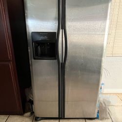 Refrigerator Fridgidaire , Working, Works  Good,  Sometimes Has A Noise,but Noise Do Not Interrupted The Good Working 