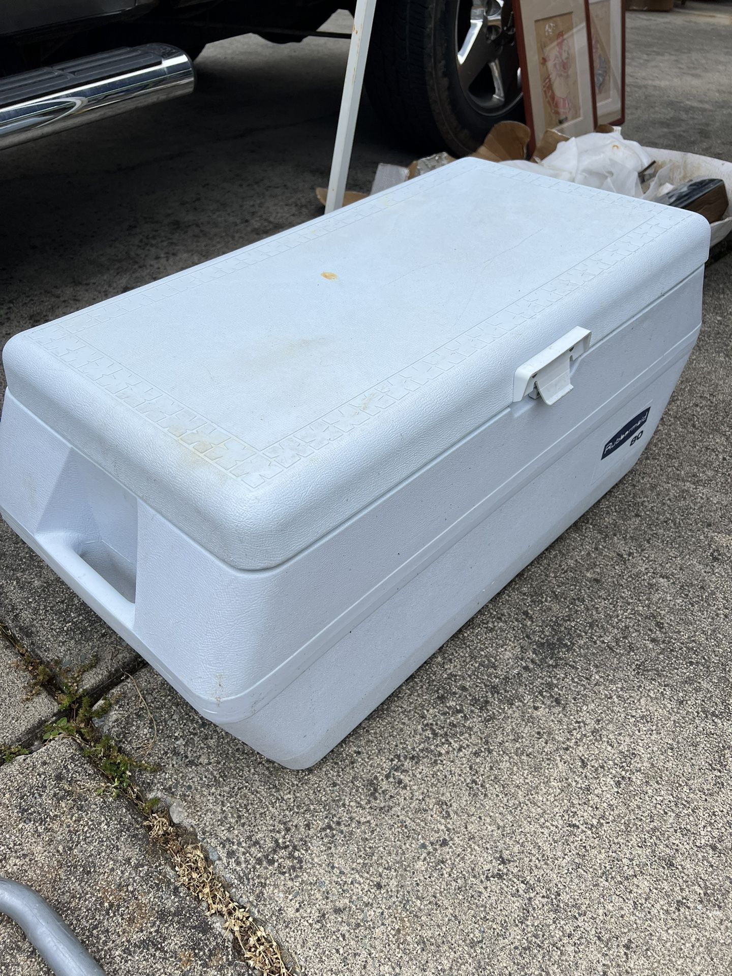 Rubbermaid 80 Qt Cooler Ice Chest