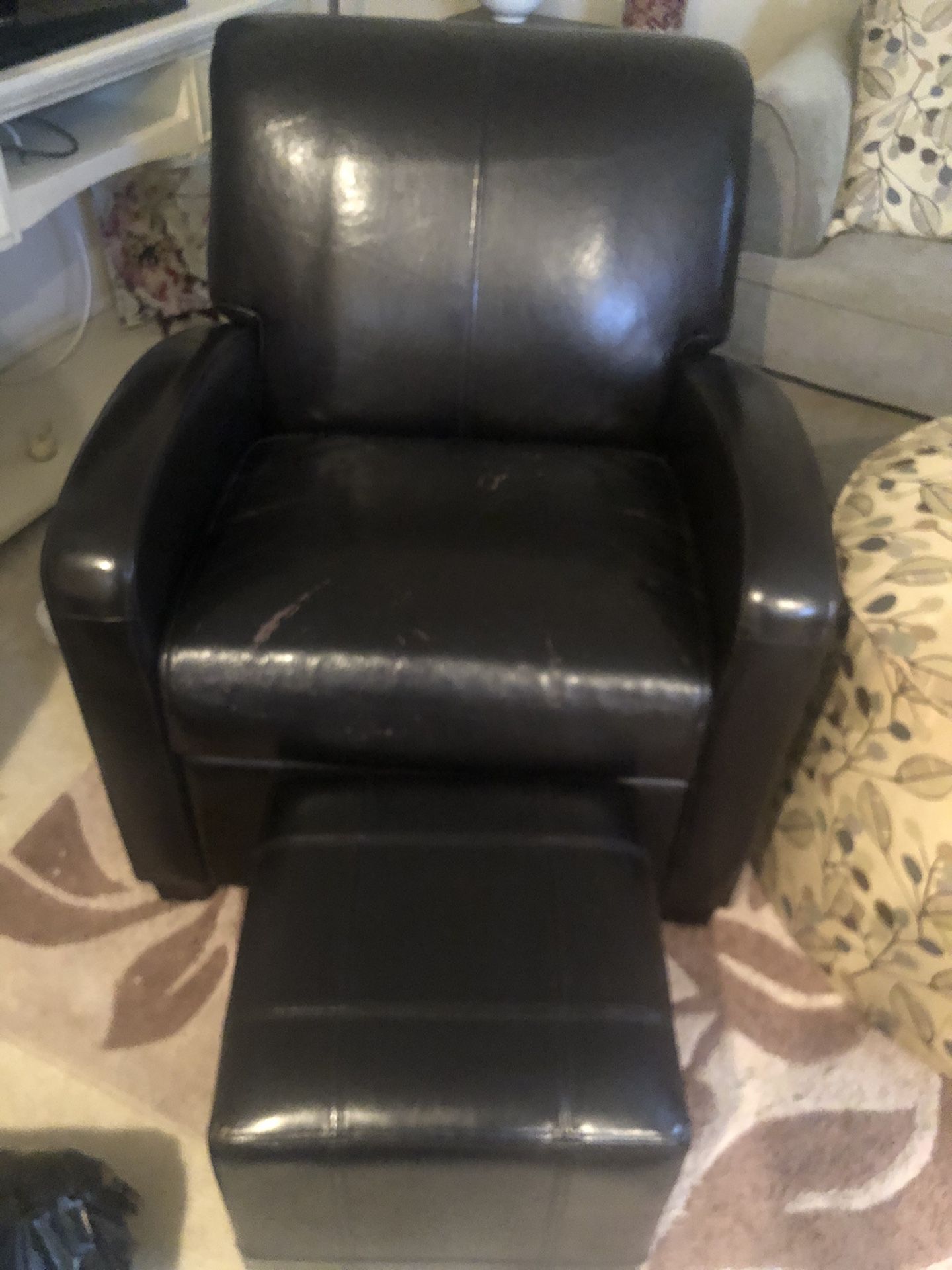 Black sitting chair