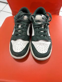 Nike Dunk Low sneakers