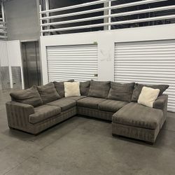Living Spaces Sectional(FREE DELIVERY)